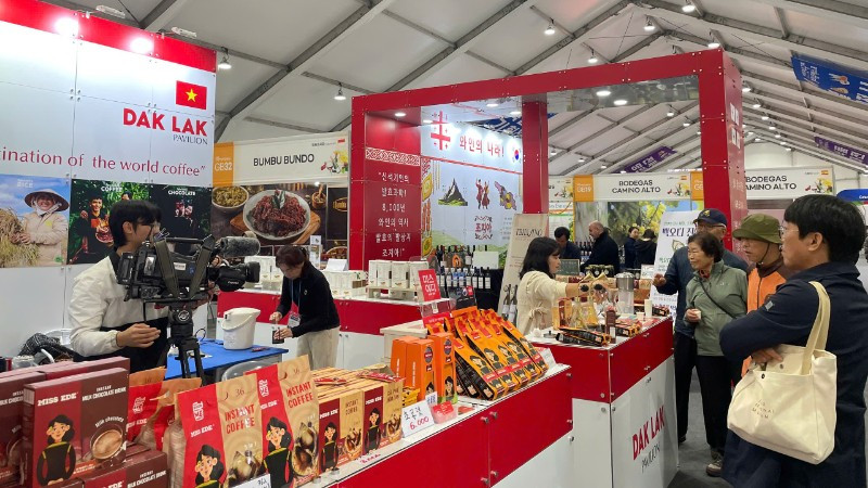 Các sản phẩm của thương hiệu MISS EDE, tỉnh Đắk Lắk trưng bày tại Triển lãm Thực phẩm lên men Quốc tế Hàn Quốc lần thứ 23 (IFFE 2025).