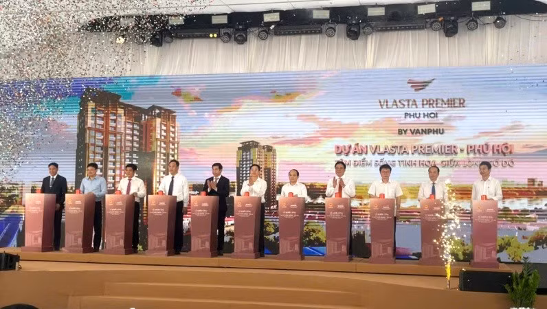 Lãnh đạo các bộ, ngành ở Trung ương và thành phố Huế, chủ đầu tư nhấn nút khởi công Dự án Vlasta Premier - Phú Hội.