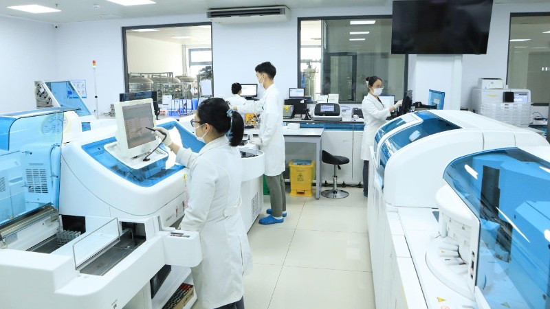 Phòng xét nghiệm đạt chuẩn quốc tế ISO 15189:2022 lĩnh vực Hóa sinh và Huyết học của Bệnh viện Đại học Y Dược Buôn Ma Thuột.