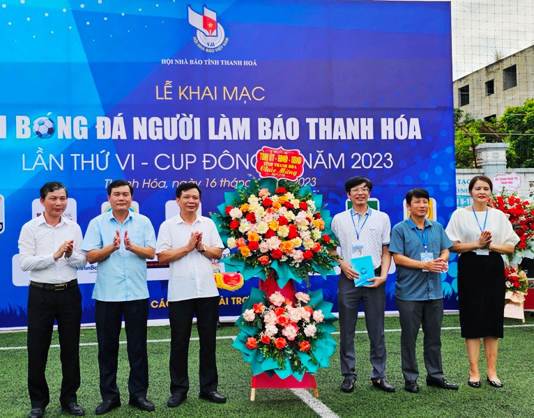 Lãnh đạo Ban Tuyên giáo Tỉnh ủy, Ủy ban nhân dân tỉnh, Sở Thông tin và Truyền thông tặng hoa, chúc mừng Hội Nhà báo tỉnh Thanh Hóa. Lãnh đạo Ban Tuyên giáo Tỉnh ủy, Ủy ban nhân dân tỉnh, Sở Thông tin và Truyền thông tặng hoa, chúc mừng Hội Nhà báo tỉnh Thanh Hóa.