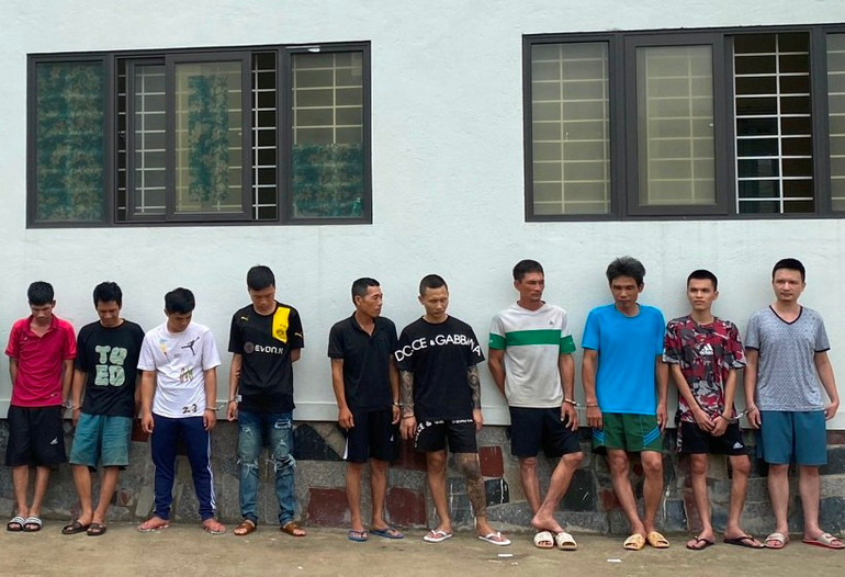 Công an thành phố Thanh Hóa tạm giữ hình sự các đối tượng buôn, bán ma túy.