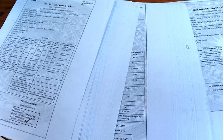 Công an phát hiện các hóa đơn liên quan hành vi trục lợi của các đối tượng Công an phát hiện các hóa đơn liên quan hành vi trục lợi của các đối tượng