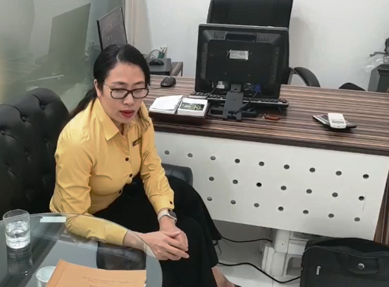 Giao dịch viên Thiều Thị Thu Thủy thông tin về sự việc.