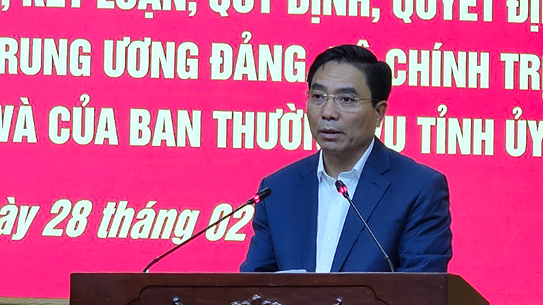 Bí thư Tỉnh ủy Thanh Hóa phát biểu tại hội nghị.