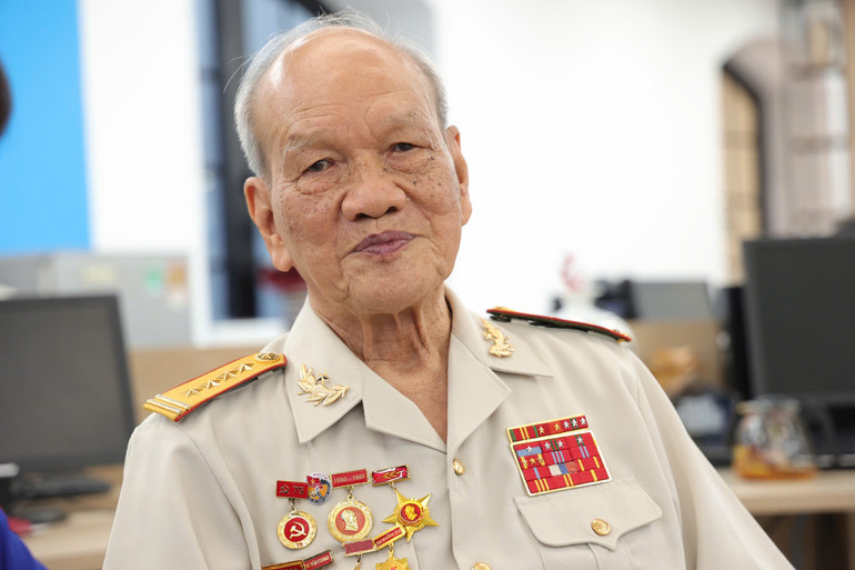 Đại tá Nguyễn Hữu Tài, nguyên Cục Phó Cục Quân huấn, Bộ Tổng tham mưu, từng công tác tại Bộ Tư lệnh Pháo binh.