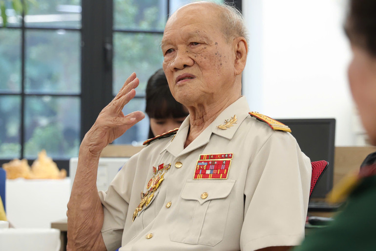 Đại tá Nguyễn Hữu Tài, nguyên Cục Phó Cục Quân huấn, Bộ Tổng tham mưu, từng công tác tại Bộ Tư lệnh Pháo binh.