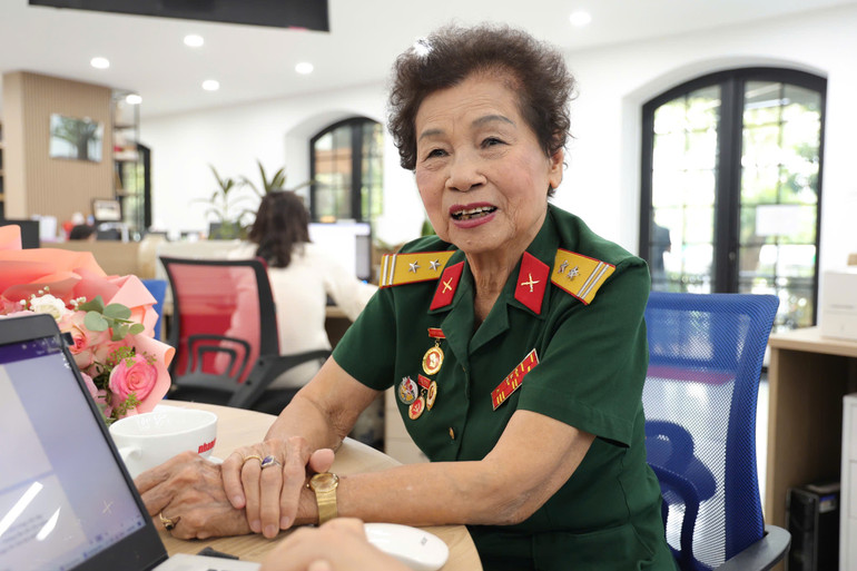 Trung tá Ngô Thị Ngọc Diệp, nguyên là diễn viên Đội văn công Đại đoàn Quân tiên phong (Sư đoàn 308).