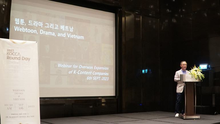 Ông Lee Jong Moon, Giám đốc bộ phận Nội dung của FURMO DT phát biểu tham luận tại hội thảo.