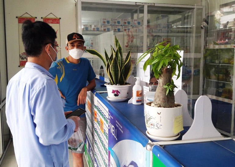 Mua bán thuốc tại một cửa hàng ở thành phố Thanh Hoá. (Ảnh minh họa)