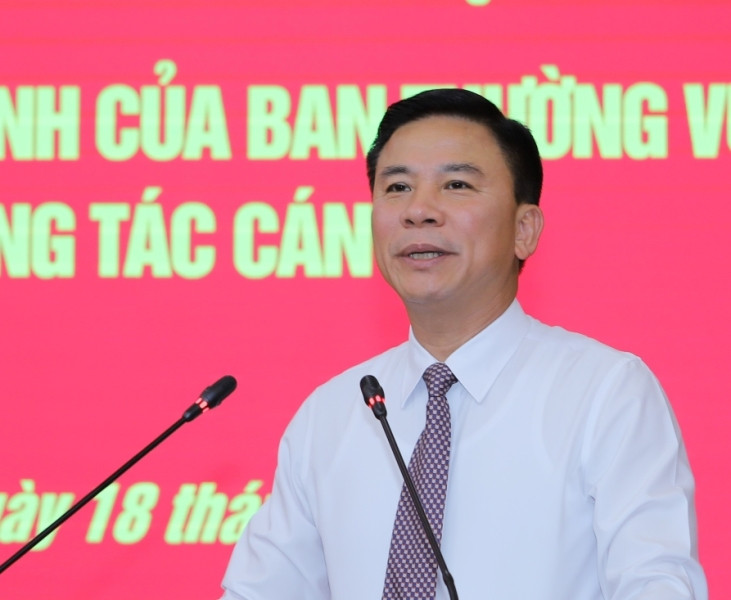 Bí thư Tỉnh ủy Thanh Hóa phát biểu, giao nhiệm vụ cho các cán bộ.