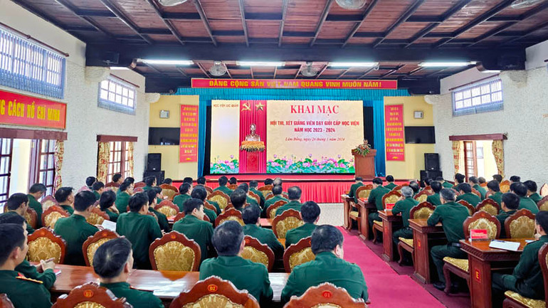 Quang cảnh khai mạc hội thi. Quang cảnh khai mạc hội thi.