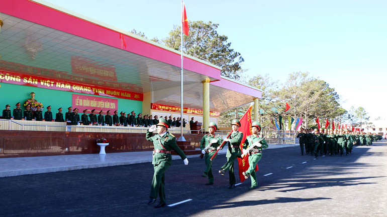 Duyệt đội ngũ tại Lễ ra quân huấn luyện năm 2024.