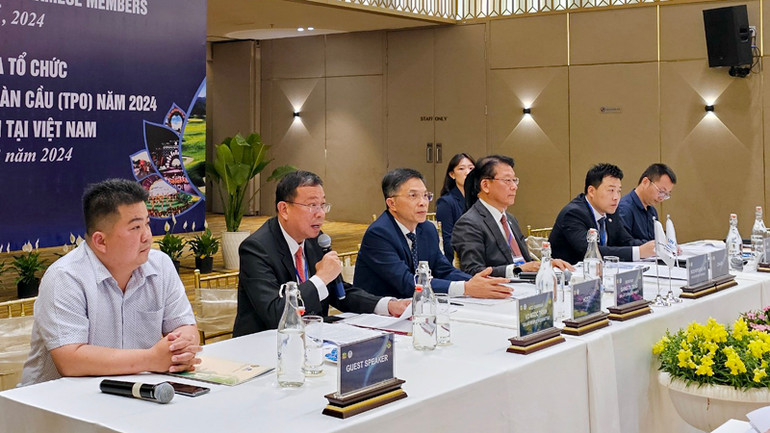 Ông Võ Ngọc Trình (thứ hai, bên trái) phát biểu ý kiến tại hội nghị.