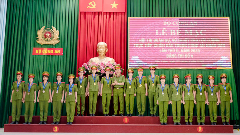 Nhiều vận động viên nữ đạt thành tích cao tại hội thi.