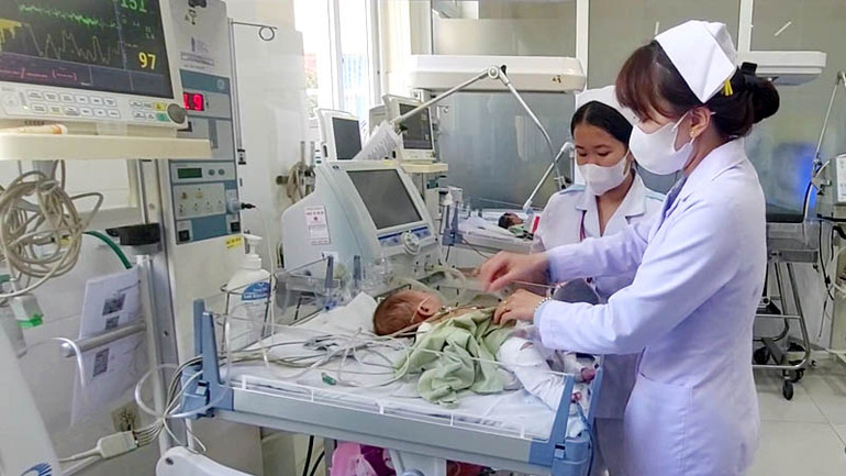 Bé C được điều trị đặc biệt tại Bệnh viện đa khoa Lâm Đồng. Bé C được điều trị đặc biệt tại Bệnh viện đa khoa Lâm Đồng.