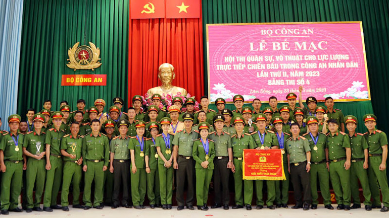 Đội tuyển Công an tỉnh Lâm Đồng đoạt giải Nhất toàn đoàn.