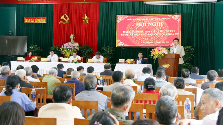 Phó Chủ tịch UBND tỉnh Lâm Đồng Nguyễn Ngọc Phúc giải trình ý kiến kiến nghị của cử tri về các nội dung thuộc thẩm quyền.