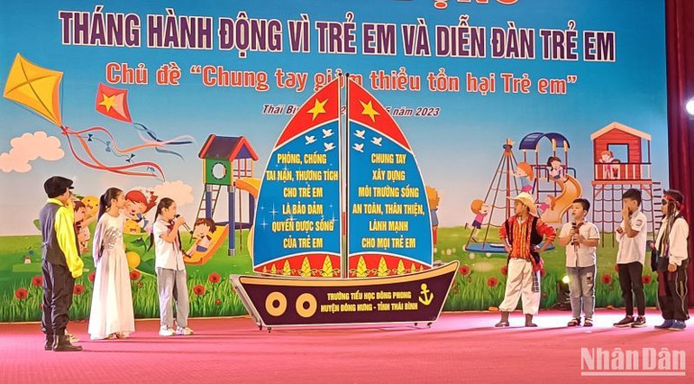 Học sinh 4 trường trên địa bàn tỉnh tham gia Diễn đàn trẻ em theo hình thức sân khấu hóa.