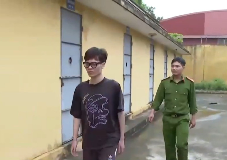 Đối tượng đang bị tạm giam để phục vụ công tác điều tra. (Ảnh công an cung cấp).