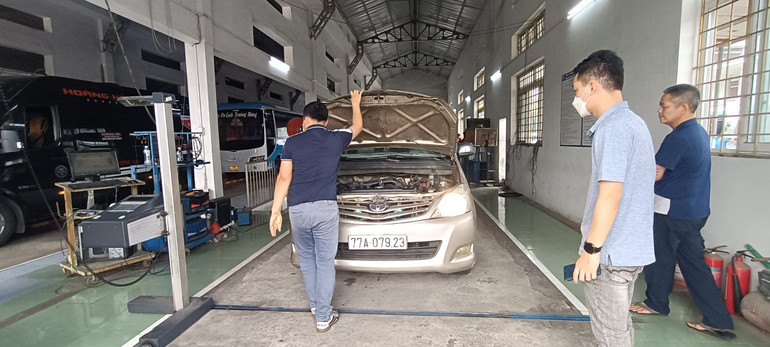 Những phương tiện không đạt tiêu chuẩn buộc phải đi sửa chữa để quay lại kiểm định.