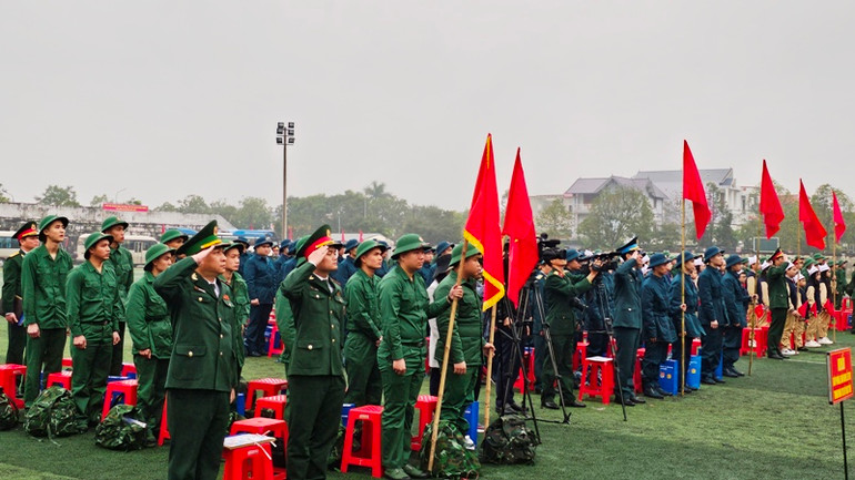 Nghi lễ chào cờ tại lễ giao, nhận quân.