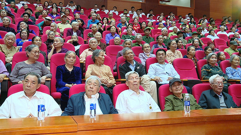 Các đại biểu tham dự chương trình.