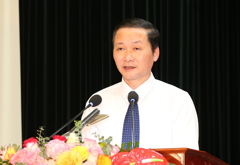 Chủ tịch Ủy ban nhân dân tỉnh Thanh Hóa Đỗ Minh Tuấn phát biểu tại hội nghị.