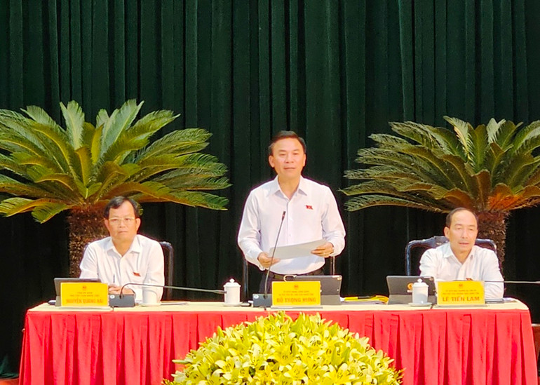 Lãnh đạo Hội đồng nhân dân tỉnh Thanh Hóa điều hành kỳ họp.