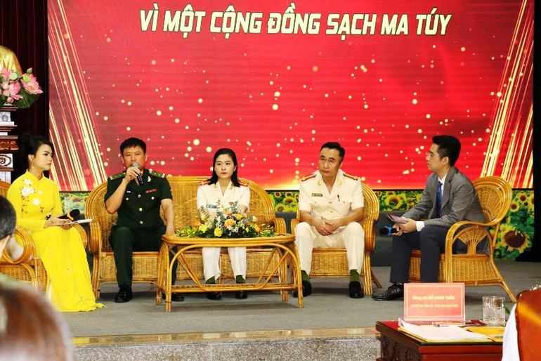 Các điển hình tiên tiến giao lưu, trao đổi về công tác phòng, chống ma túy.