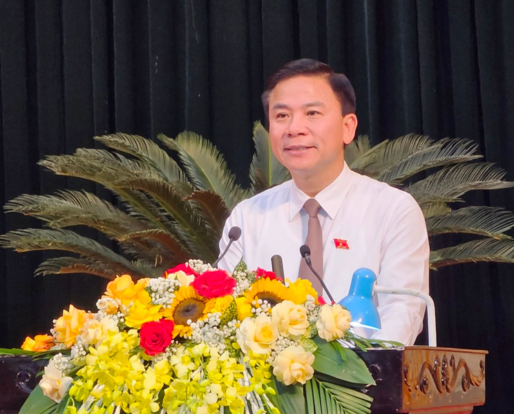 Chủ tịch Hội đồng nhân dân tỉnh Thanh Hóa Đỗ Trọng Hưng kết luận nội dung chất vấn.