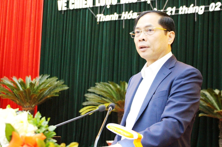 Bộ trưởng Ngoại giao phát biểu tại hội nghị.