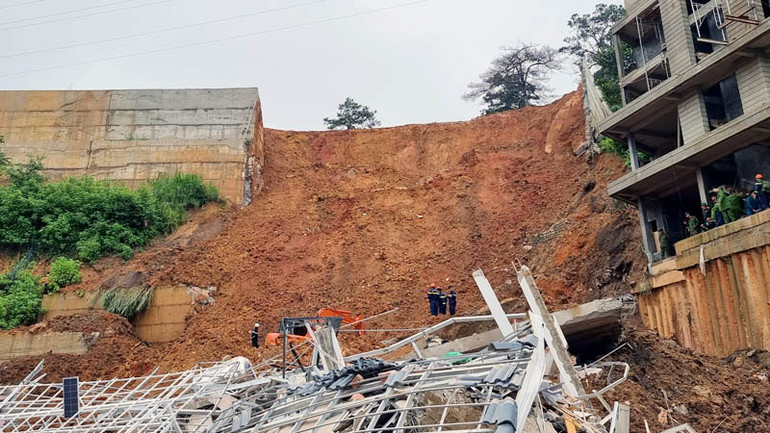 Hiện trường vụ sạt lở nghiêm trọng tại phường 10, thành phố Đà Lạt vào rạng sáng 29/6.