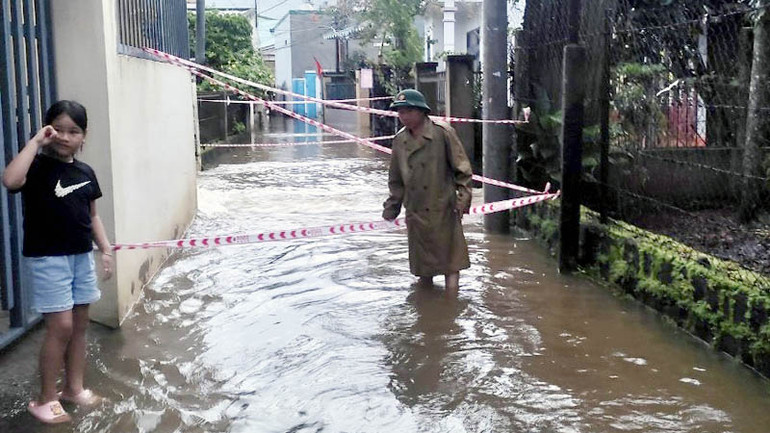 Cơ quan chức năng giăng dây cảnh báo khu vực nguy hiểm. Cơ quan chức năng giăng dây cảnh báo khu vực nguy hiểm.