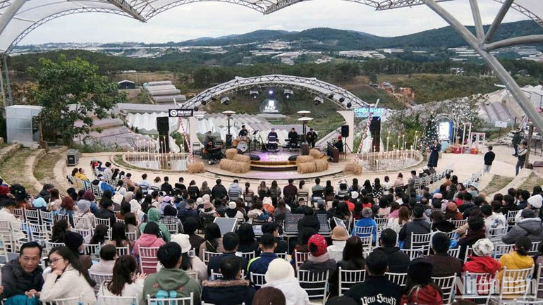 “Chiều nhạc trên mây” của Mây lang thang-Đà Lạt. (Ảnh: Mây lang thang)