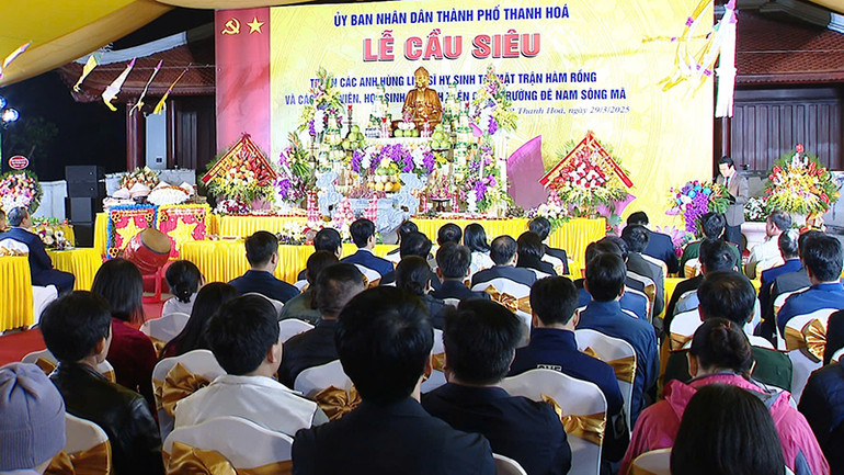 Lễ cầu siêu tưởng niệm giáo viên, học sinh hy sinh khi đắp đê sông Mã trong kháng chiến.