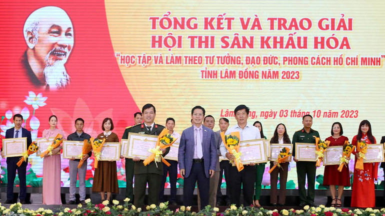 Đội thi Công an tỉnh Lâm Đồng và huyện Đơn Dương đoạt giải Nhì.