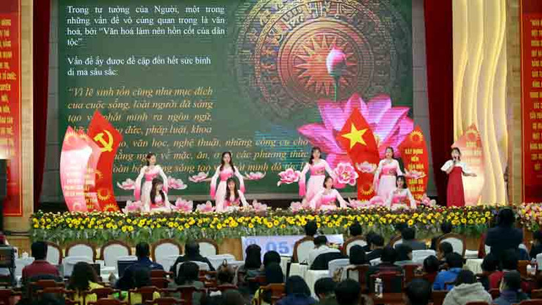 Thí sinh tham gia vòng thi hùng biện.