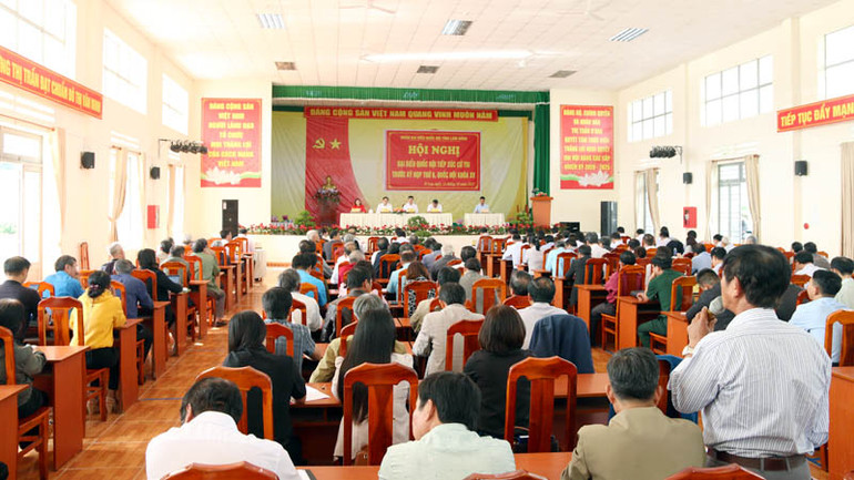 Quang cảnh buổi tiếp xúc cử tri huyện Đơn Dương.