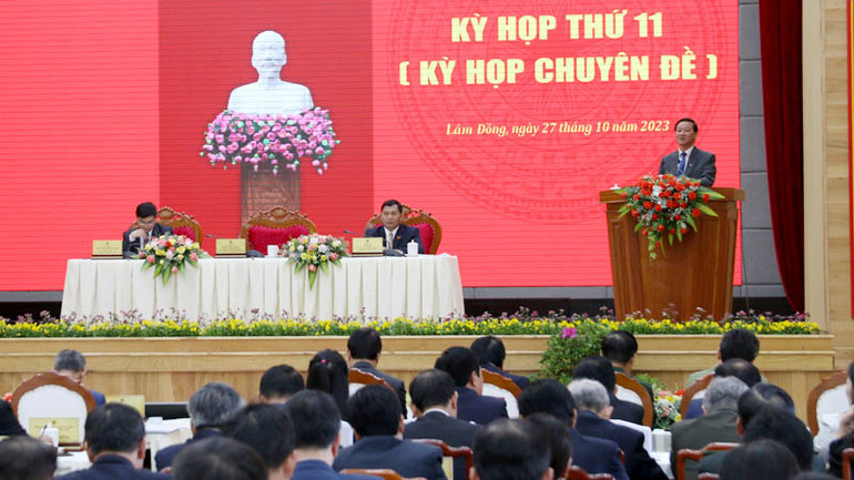 Đồng chí Trần Đức Quận phát biểu khai mạc kỳ họp.