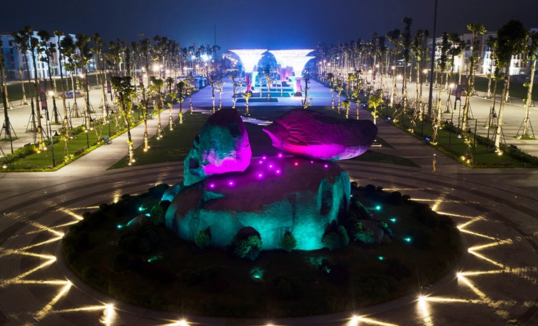 Quảng trường biển ở Sầm Sơn mới đưa vào khai thác.