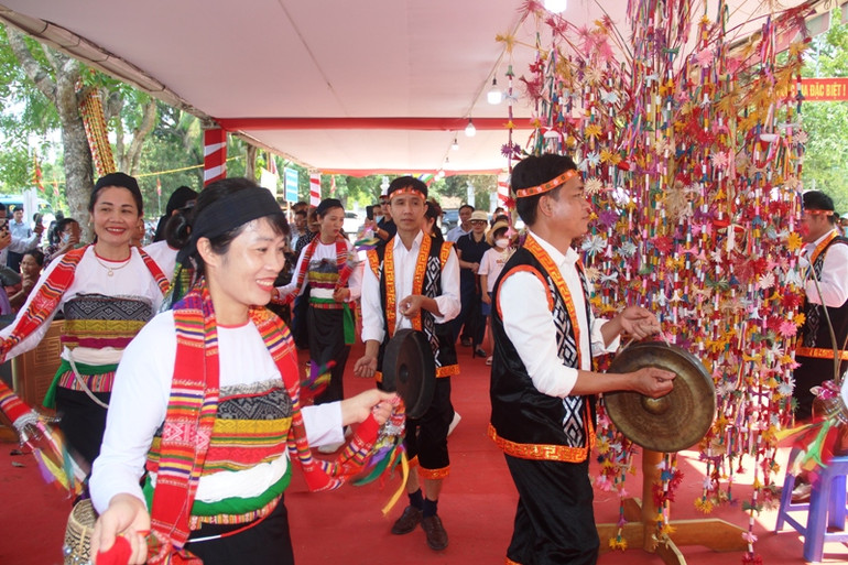 Múa Pồn Pôông còn bảo lưu, tái hiện trong cộng đồng người Mường ở Thanh Hóa.