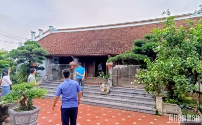 Tại Bách Thuận vẫn còn bảo tồn được hàng chục ngôi nhà cổ tuổi đời trên dưới 100 năm.