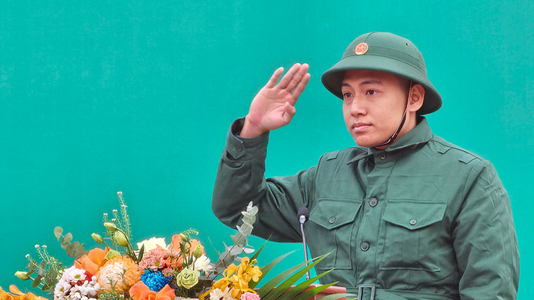 Đại diện các tân binh phát biểu tại lễ giao nhận quân.