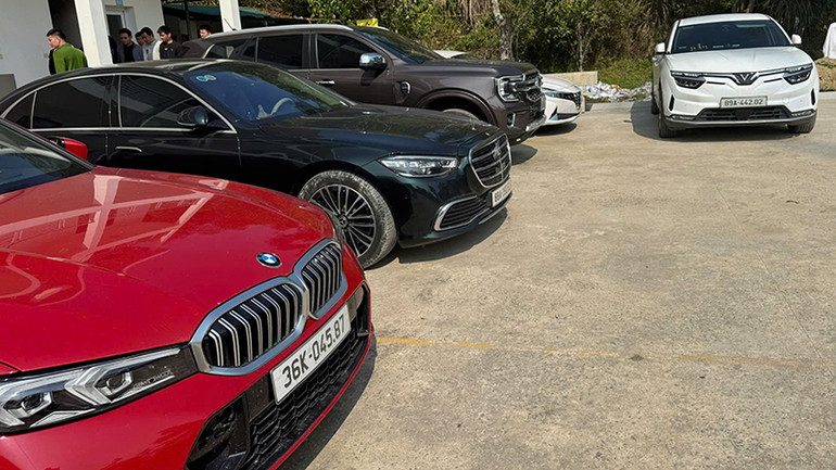 Tang vật vụ lừa đảo, chiếm đoạt tài sản, rửa tiền. Tang vật vụ lừa đảo, chiếm đoạt tài sản, rửa tiền.