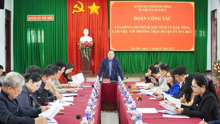 Đoàn công tác của tỉnh Đắk Nông làm việc với Thường trực Huyện ủy Tuy Đức.