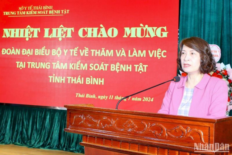 Thứ trưởng Y tế Nguyễn Thị Liên Hương đánh giá CDC Thái Bình là điểm sáng của cả nước trong hoạt động y tế dự phòng.