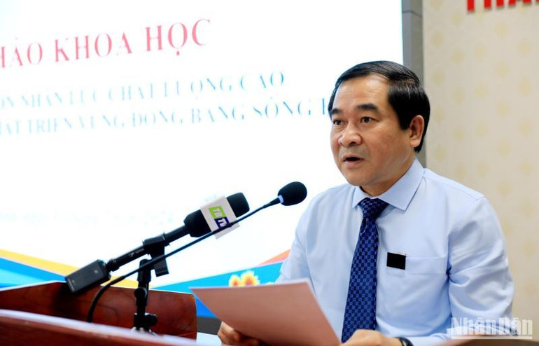 Đồng chí Nguyễn Tiến Thành, Phó Bí thư Thường trực Tỉnh ủy Thái Bình phát biểu tại Hội thảo khoa học.