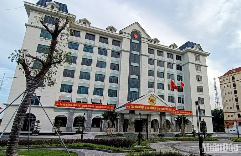 Tòa nhà làm việc của Huyện ủy Vũ Thư được đưa vào sử dụng nhân dịp kỷ niệm 95 năm thành lập chi bộ Thư Vũ.