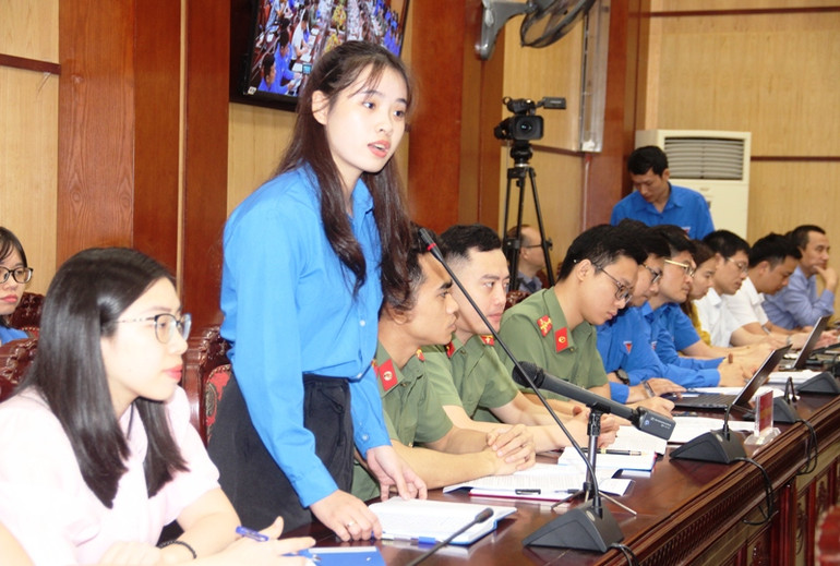 Đại diện thanh niên phát biểu tại hội nghị.