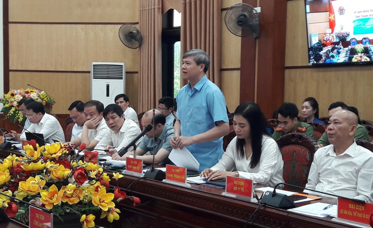 Lãnh đạo Ban Dân tộc tỉnh Thanh Hóa trao đổi các chính sách liên quan thanh niên dân tộc thiểu số.